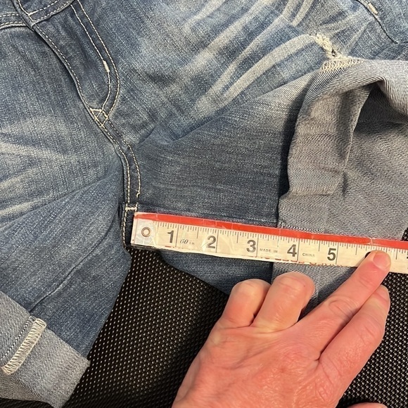 Guess Mid Rise Denim Jean Shorts Sz 27 - Picture 9 of 11